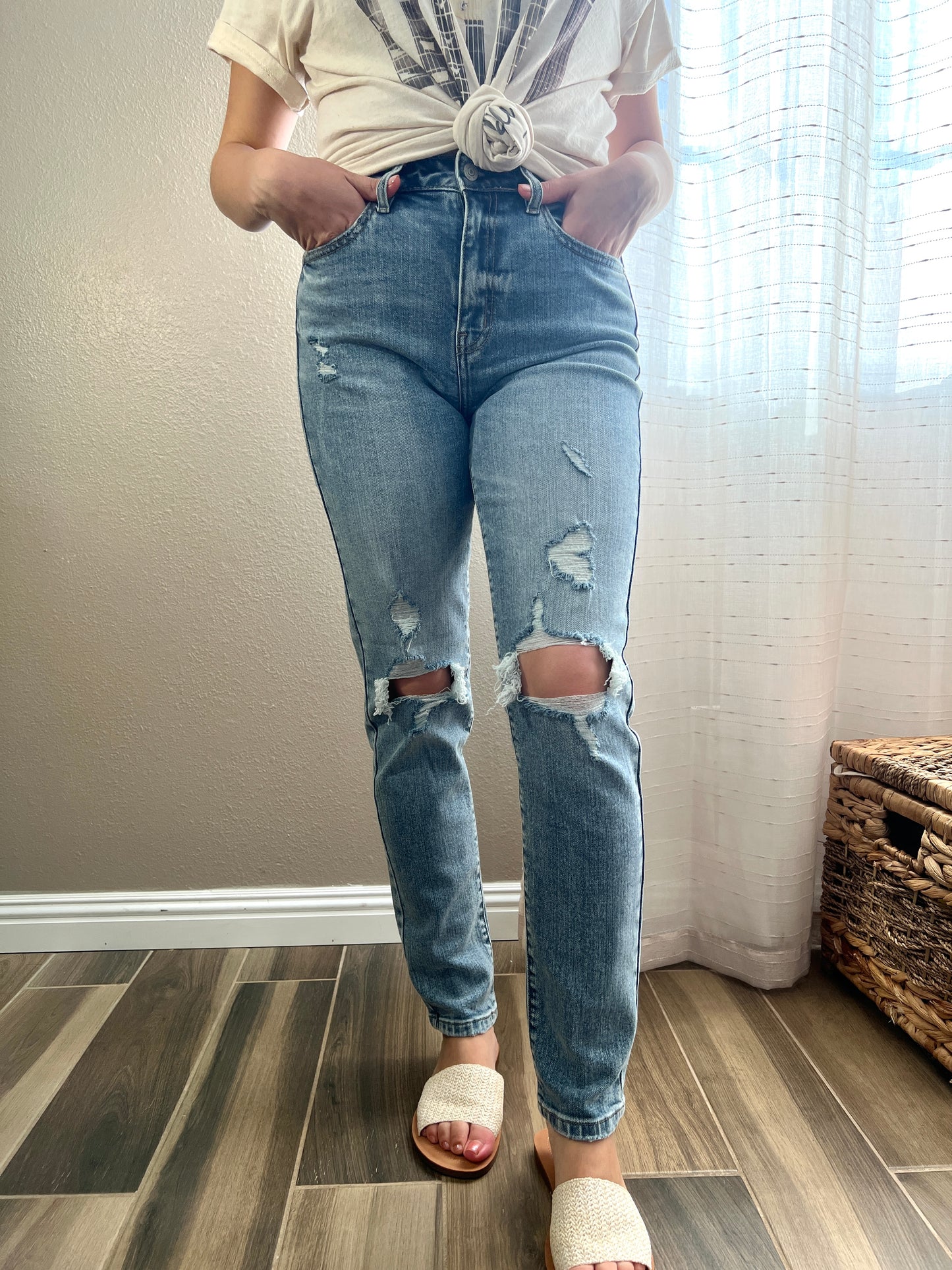 Tobi- Super High Rise Mom Jeans